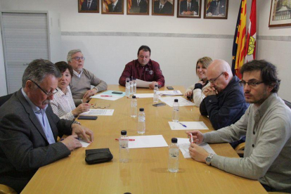 Representants del departament de Cultura, de la Diputació de Lleida, del Bisbat de Lleida i de l'Ajuntament de Rosselló durant la reunió d'aquest dimecres.