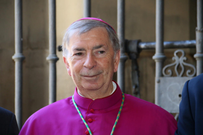 El obispo Salvador Giménez.