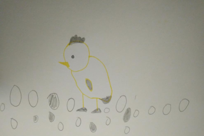La Noa ha dibuixat un pollet i ous de xocolata.