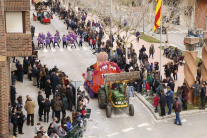 El acto central fue el desfile de carrozas, que contó con participantes locales y de otros municipios leridanos y de la Franja