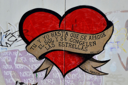 Graffiti de un enamorado o enamorada ubicado en la margen izquierda del rio Segre junto a las compuertas de Lleida.
