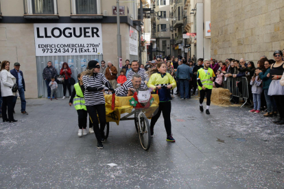 Imatges de la tradicional Cursa dels Llits de Lleida