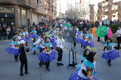 La localitat del Segrià commemora l'arribada de l'aigua a través del canal d'Aragó i Catalunya amb una desfilada de 29 carrosses i comparses