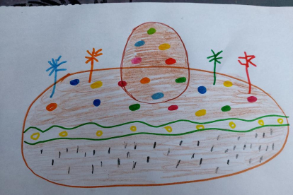 El Blai te 5 anys , ha dibuixa' t la seva mona amb el que més l' hi agrada , lacasitos i un ou de xocolata.