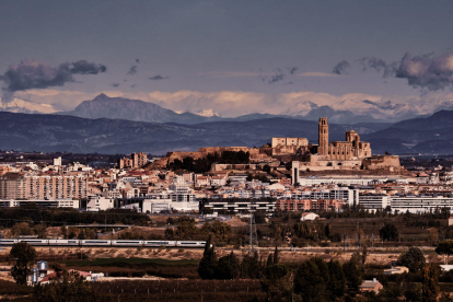 Skyline tardorenc de Lleida.