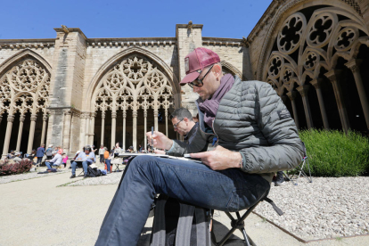 La Seu Vella va ser escenari de luxe per a 350 urban sketchers de Catalunya