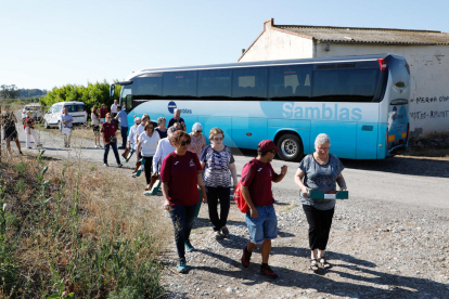 Campanya de turisme a Aitona en què els turistes poden collir fruita i conèixer el cicle de producció. Visites a 12 euros.