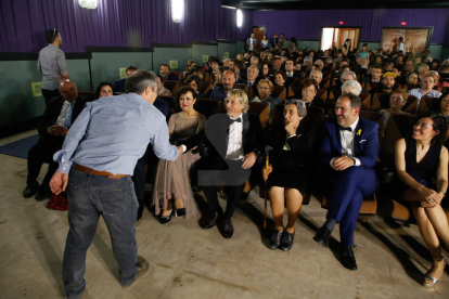 Imatges de la reinauguració del cinema Kursaal de Penelles, amb l'aventurer i presentador Jesús Calleja