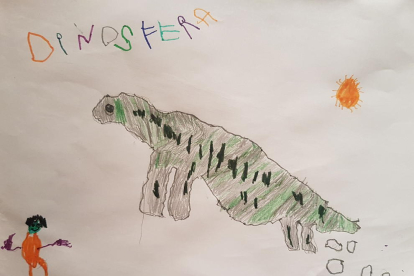 El Ian té 3 anys i ha dibuixat la visita que va fer aquest estiu a Dinosfera, museu de dinosaures de Coll de Nargó. Va aprendre moltes coses dels dinosaures i dels fòssils.  Títol del dibuix: El meu dino