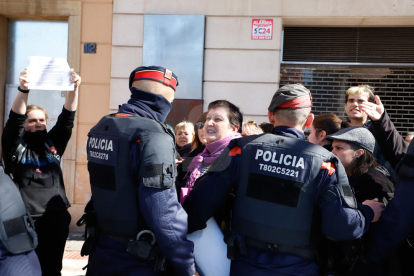 Moments de tensió a l'acte institucional a Lleida del Dia de la Dona