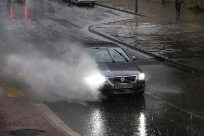 Imatges de les tempestes que van deixar pluja i pedra a les comarques de Lleida