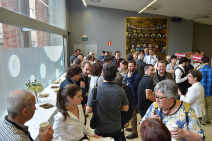Més de 150 professionals de la comunicació (entre editors, periodistes, gabinets de comunicació i administracions públiques) es van reunir al Casal Riudomenc de Riudoms.