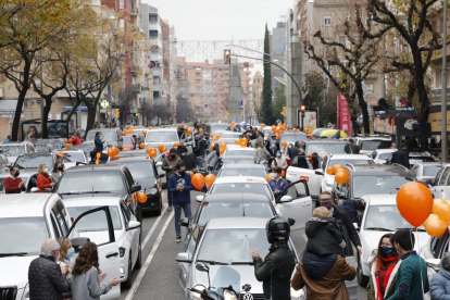 Una marxa de vehicles va recórrer aquest diumenge Lleida per protestar contra la nova llei d'Educació, la LOMLOE o llei Cela.