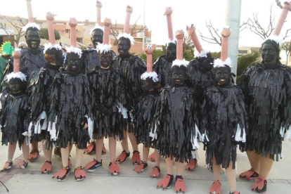 Grupo de avestruces en los carnavales de Artesa de Lleida