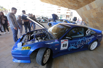 Gairebé 150 cotxes modificats participen a la Stance Caragol de Lleida