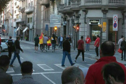 Els CDR denuncien que persones amb banderes espanyoles provoquen els manifestants de la columna que recorre la rambla Ferran de Lleida