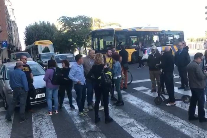 Manifestants tallen el trànsit a l'avinguda Blondel de Lleida