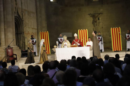 Con un centenar de actores de las comparsas de la Fiesta de Moros y Cristianos de Lleida.