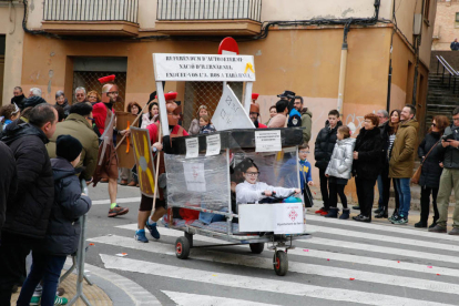Imatges de la tradicional Cursa dels llits de Lleida
