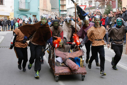Imatges de la tradicional Cursa dels llits de Lleida