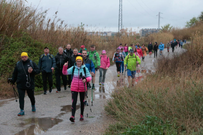 La popular caminada reuneix gairebé 2.000 persones malgrat la meteorologia || Tres nous recorreguts de fins a 34 km i un repte solidari amb Aspros