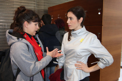 Tres-centes persones assisteixen al debat sobre censura al Museu de Lleida || Txell Bonet, Cassandra Vera i Bea Talegón critiquen la repressió de l'Estat