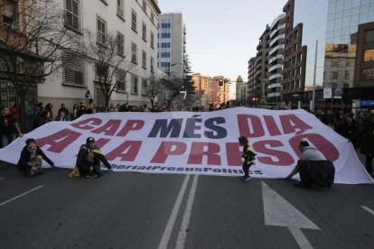 Concentracions al migdia i a la tarda en localitats de Lleida contra el judici del 'procés'