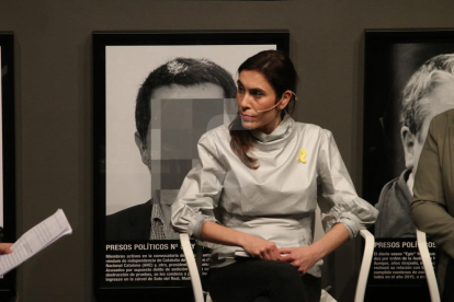 Tres-centes persones assisteixen al debat sobre censura al Museu de Lleida || Txell Bonet, Cassandra Vera i Bea Talegón critiquen la repressió de l'Estat