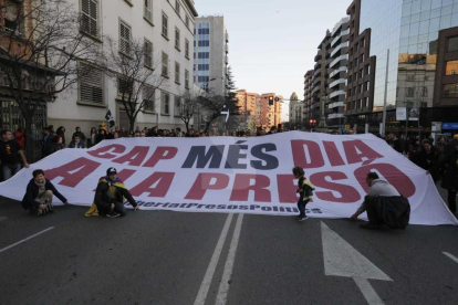 Manifestacions al migdia i a la tarda en localitats de Lleida contra el judici del 'procés'