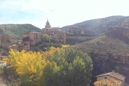 Les fulles cauen, arriba la boira i comença a fer fred.