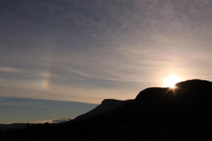 Posta de sol amb parheli inclòs. A les tres maries d'Avià. ( El Berguedà )