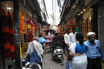 Enmig del mercat de Delhi amb la colla Som de Ponent