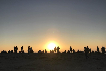 Posta de sol multitudinària al cap de São Vicente, Portugal