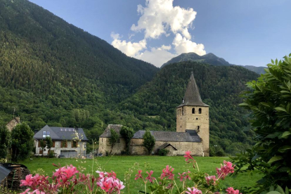 Hem estat a la Vall d'Aran. Aquí podem veure l'esglesia de Garos