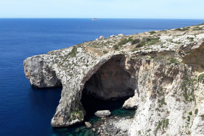 Blue Grotto , una curiosa cova modelada per la força del mar a l'illa de Malta.