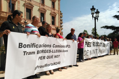Pancartes per reclamar la desviació de camions també al tram entre Lleida i les Borges Blanques.