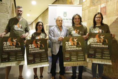 Organizadores y autoridades, ayer en la Diputación tras presentar el Festival de La Granadella. 