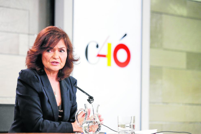 La vicepresidenta Carmen Calvo, durant la roda de premsa posterior al Consell de Ministres d’ahir.