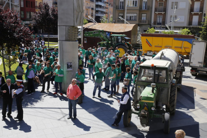 Un momento de la concentración en la plaza Ricard Viñes