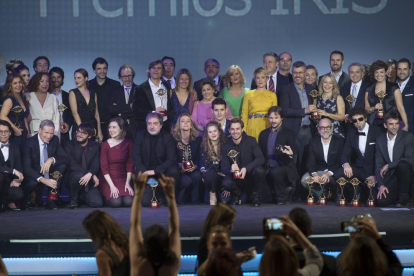 Els guanyadors dels Premis Iris, a l’escenari de la gala.
