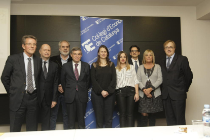 Foto de familia de los participantes en las jornadas del Col·legi d’Economistes de Lleida.