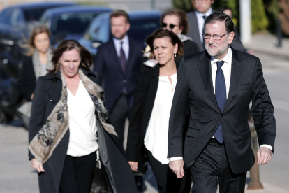 Rajoy llegó con su esposa, Elvira Fernández, y Cospedal al Tanatorio Municipal de Valencia para dar el pésame a la familia de Rita Barberá.