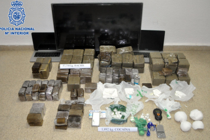 La Policía decomisó 157 kilos de hachís y dos de cocaína, uno de los mayores alijos de droga de los últimos meses.