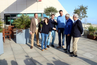 Marta Pascal y Carles Puigdemont descubren el nuevo logotipo del PDECat.