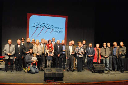 Fotografía de grupo ayer de todos los galardonados durante la entrega de premios celebrada en el teatro L’Amistat de Mollerussa.