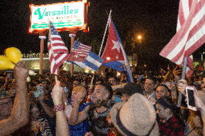 Los cubanos que festejan en Miami quieren contagiar la algarabía a la isla