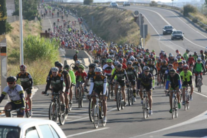 Marcha tras el atropello mortal de dos ciclistas en Soses en 2015. 