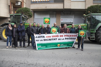 En Tàrrega, los manifestantes se concentraron delante de la oficina comarcal de Agricultura. 