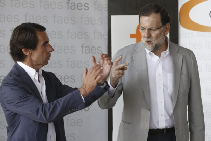 Imatge d’arxiu d’Aznar i Rajoy de l’any passat, quan mantenien una relació menys tensa.