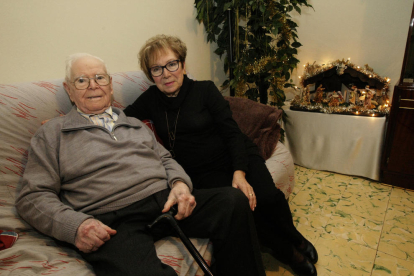Pere Forcat, en la imagen junto a su hija Enriqueta, cumplirá 109 años mañana.